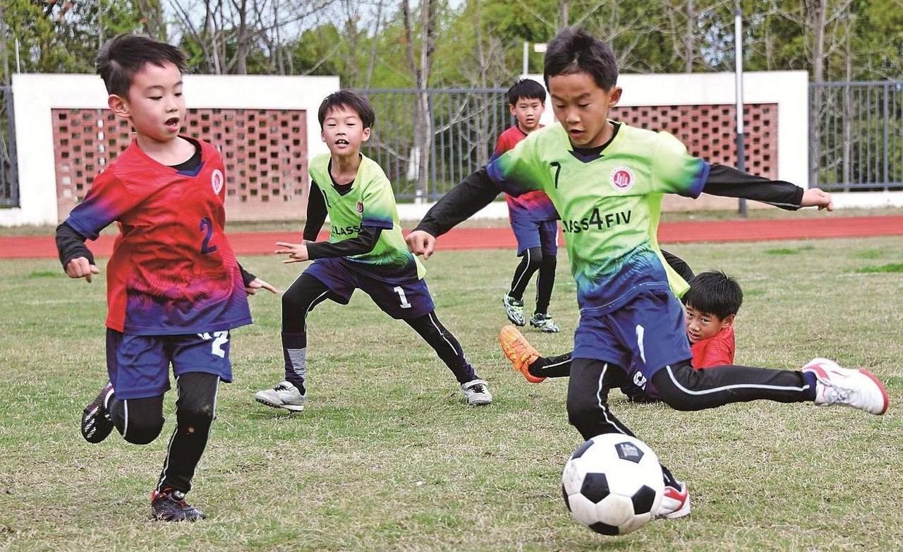 足球小将驰骋绿茵场