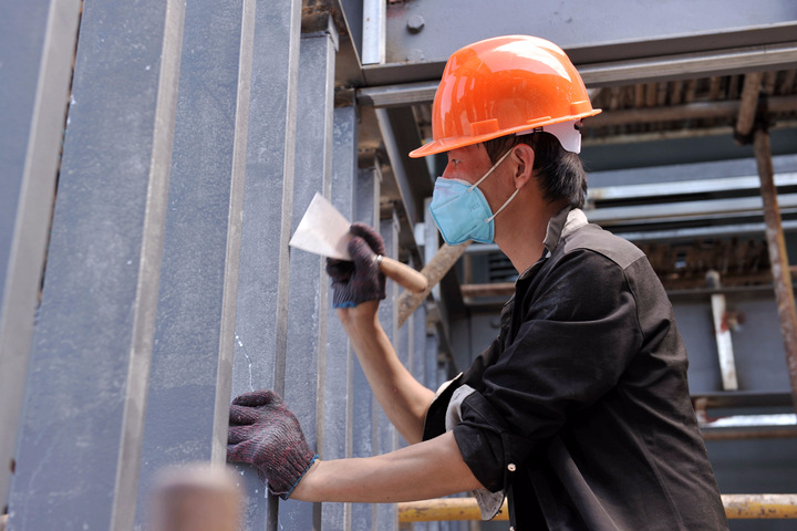 高温下的建设者|35℃,科创廊道建筑工地边有空调房