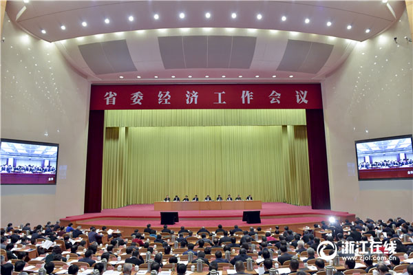 12月27日，浙江省委经济工作会议在杭州召开。省委书记、省人大常委会主任夏宝龙出席并讲话。记者 梁臻  摄1.jpg