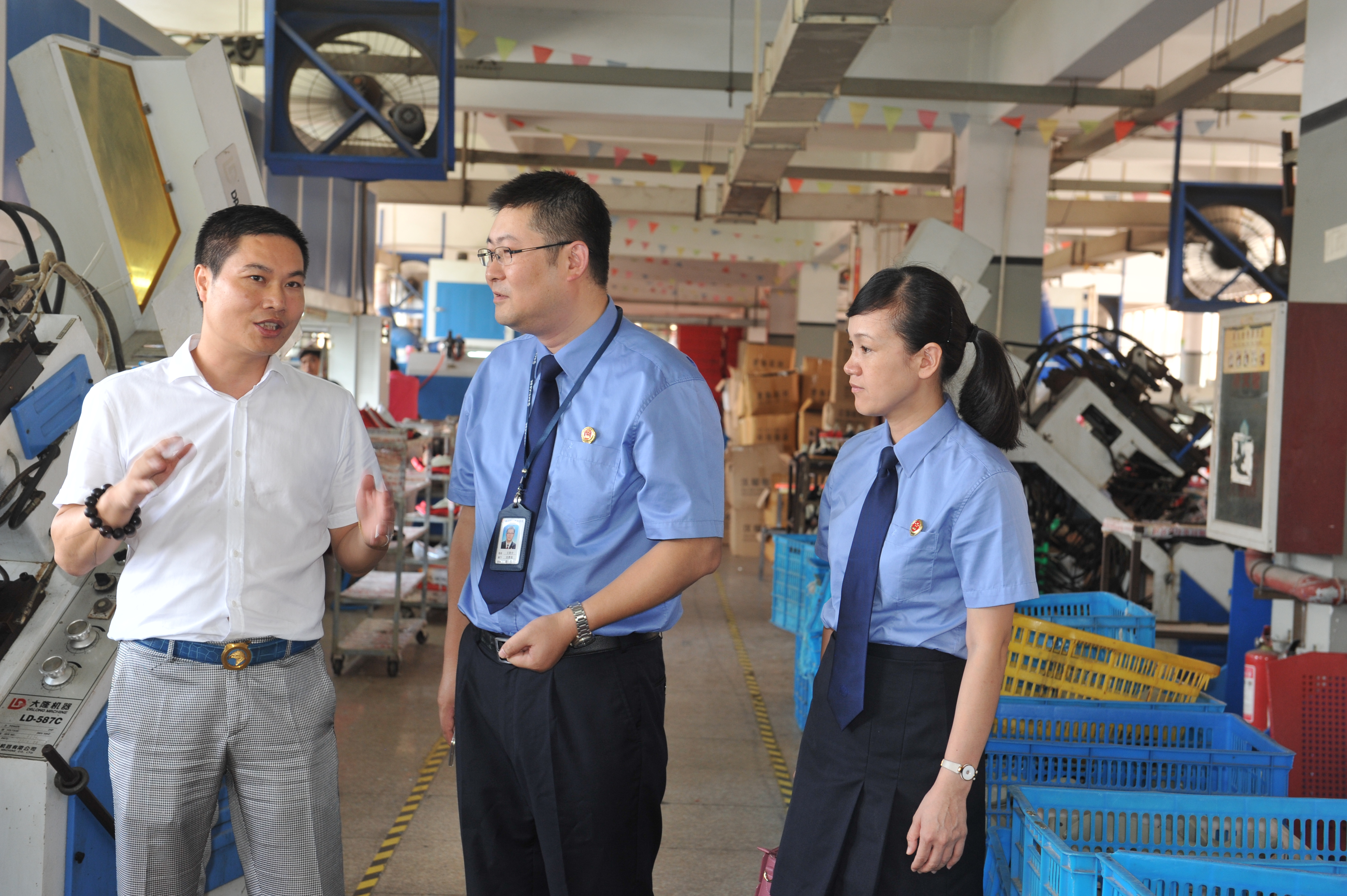 检察官到非公企业走访，了解企业法治需求（陈冲 张代磊摄影）.JPG