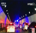 湖北宜昌：救护车隧道内被堵 上百辆车让行