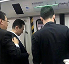 地铁偶遇王健林