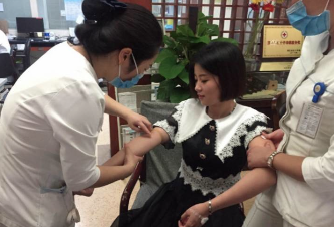 杭州姑娘捐造血干细胞手臂扎成马蜂窝 这才是
