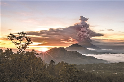 巴厘岛阿贡火山喷发 杭州多家旅行社已启动应