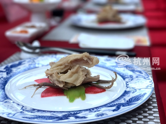 中外媒体国际友人美食节开吃 他们为杭州美味