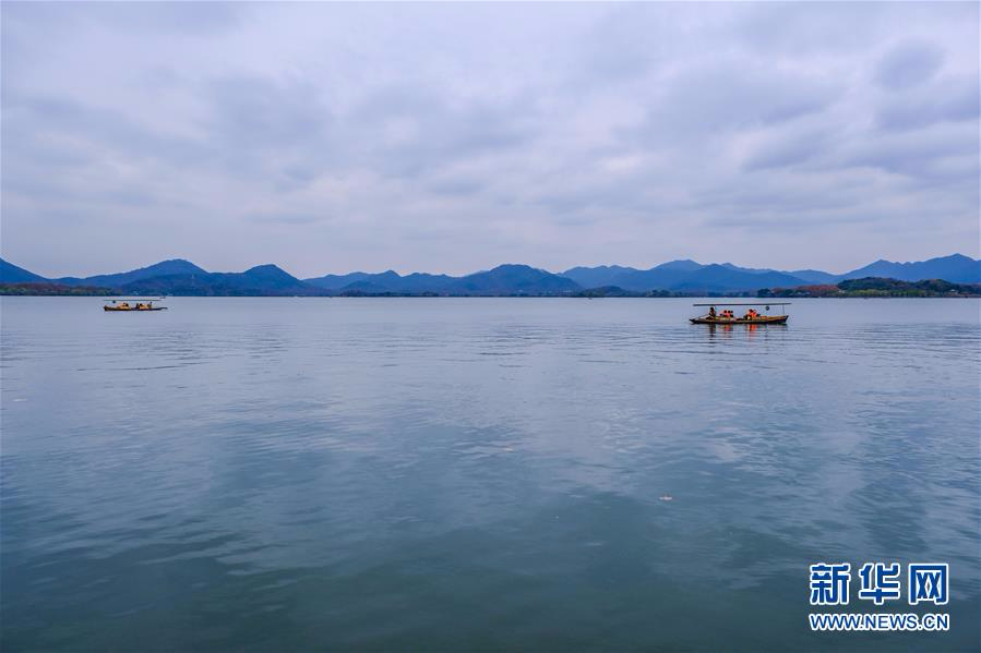 （美丽中国）（1）冬日西湖呈现“多彩画卷”