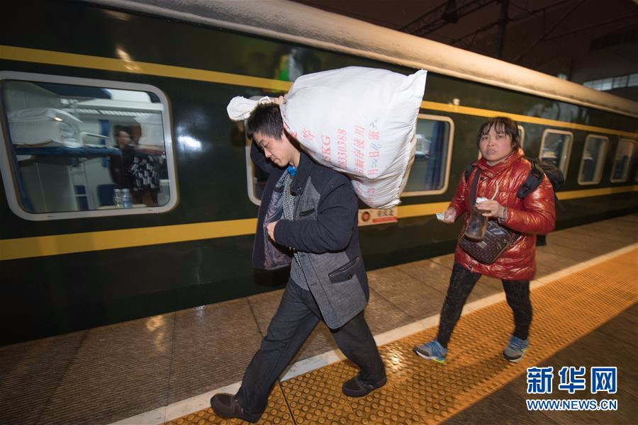 （社会）（4）杭州站首趟春运增开列车开行