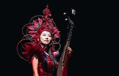 上天给了她 一把琵琶 展现中国民乐之美