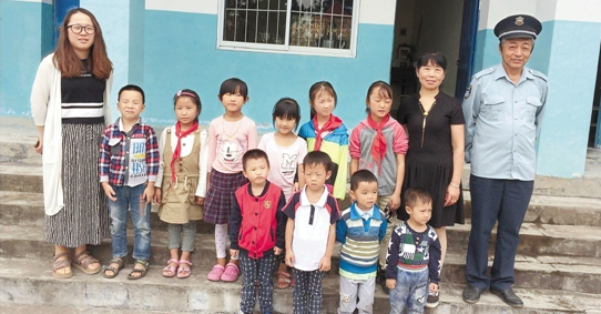 龙游一只有十个学生的高山小学 两代老师接力