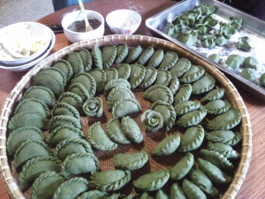 清明还未到青团艾饺已飘香 为啥有的青团吃起