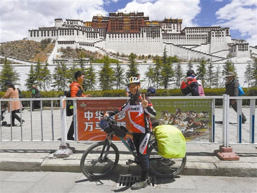 变身时尚青年单车追梦 天台大叔约两90后骑行进藏