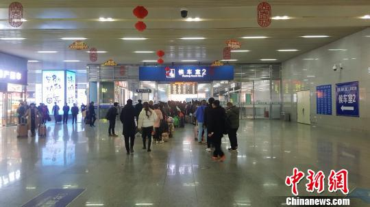 走进浙江温州火车站听路上的人讲述春运故事