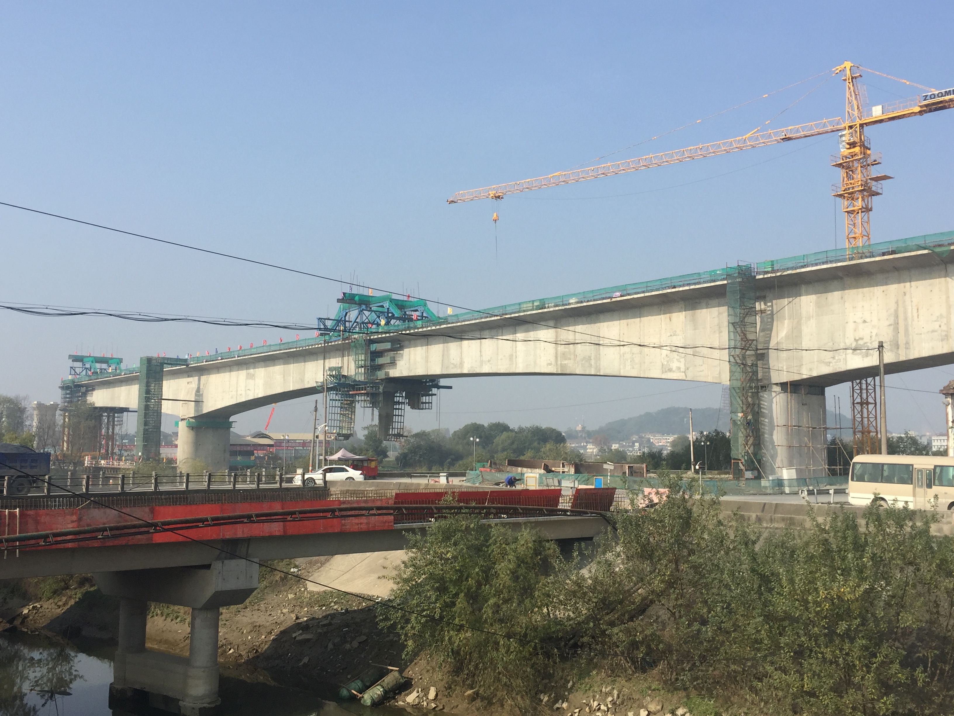 杭黄铁路浦阳江铁路桥完成合拢 135米跨径成全