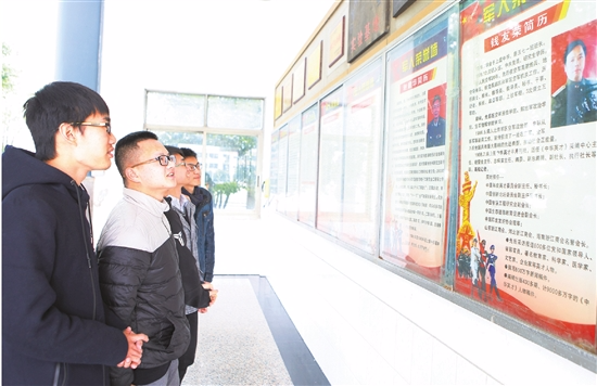 浙江中小学设2900多块军人荣誉墙 官兵事迹激励母校学子