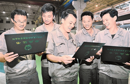 杭州帮扶外来务工人员向高素质产业工人转型