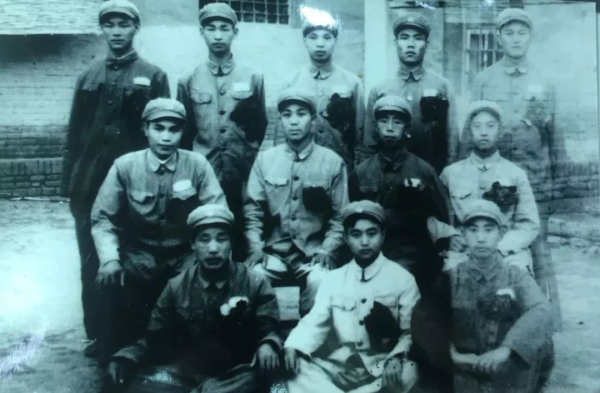 放40周年之余杭83岁老人8次吹起圆号为阅兵伴奏