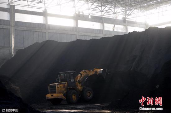 资料图 山东省最大的条形封闭煤场。 御宁 摄 图片来源：视觉中国