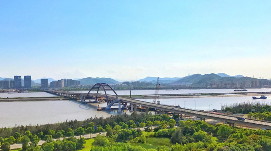近年来,在舟山的洋面上,一座座形态各异的大桥已经横空出世:新城大桥