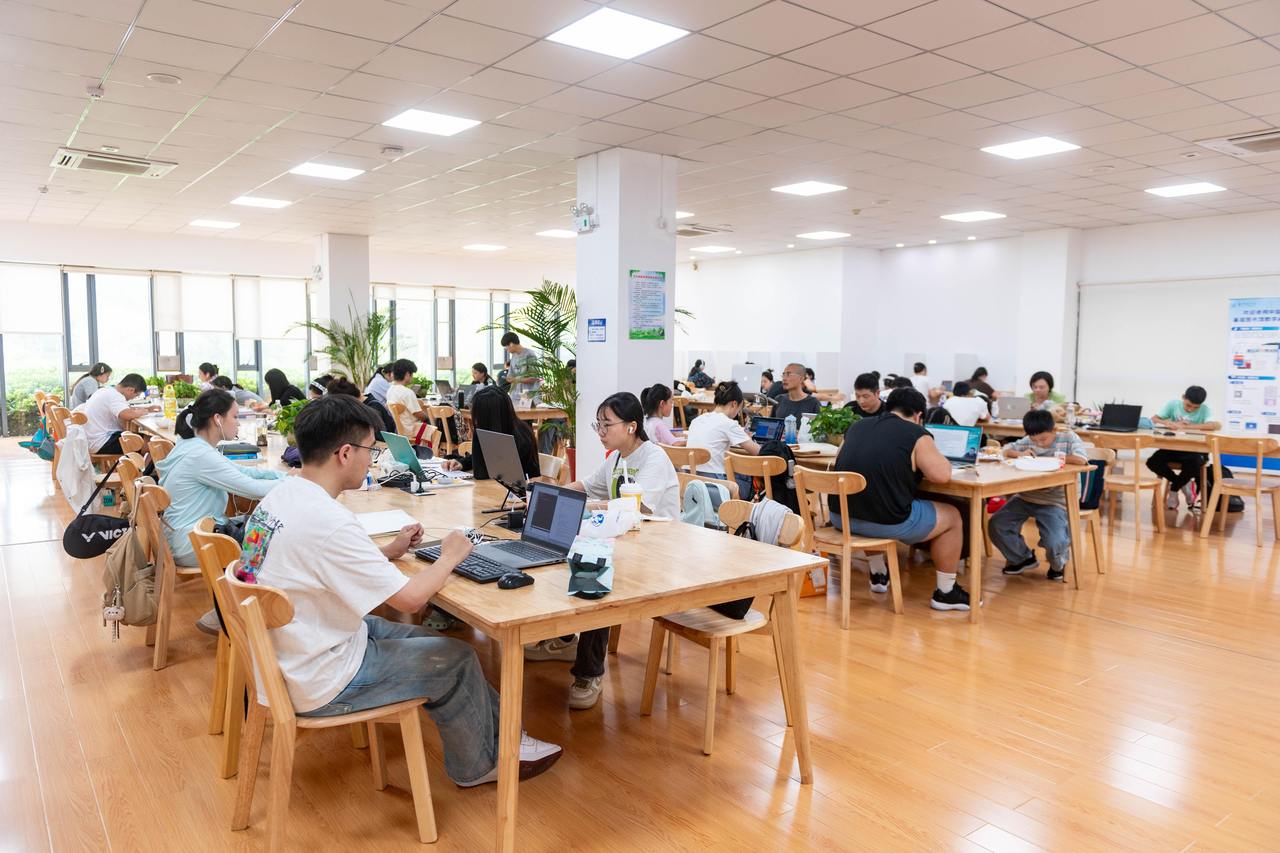 双节假期 图书馆内人气高涨