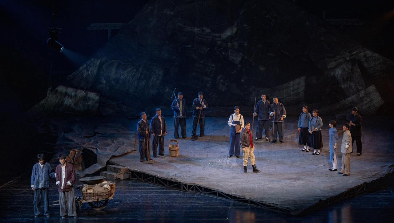 《寻找“杜立特”》在杭上演 再现“血与火铸造的友谊”