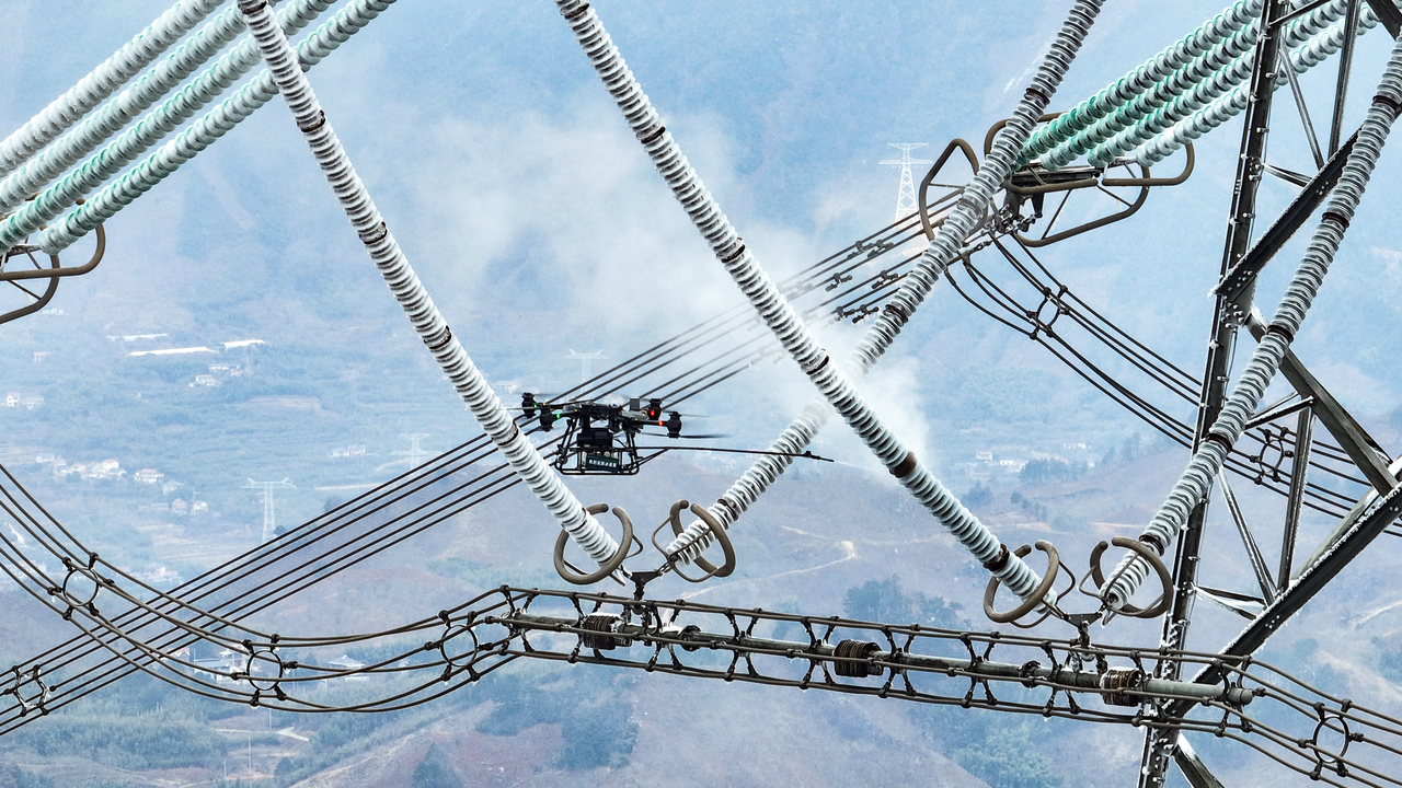 特高压线路除冰 无人机解锁新技能