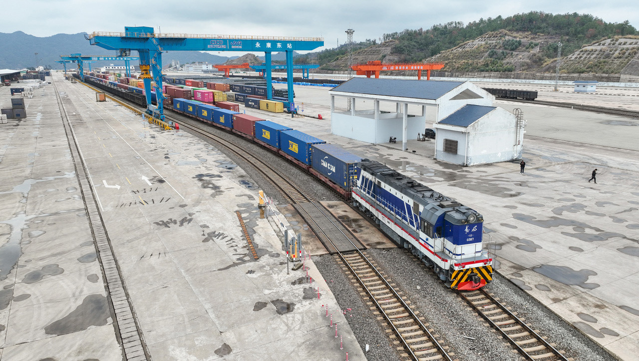 五金班列新春首发 经由“海上丝绸之路”发往全球市场