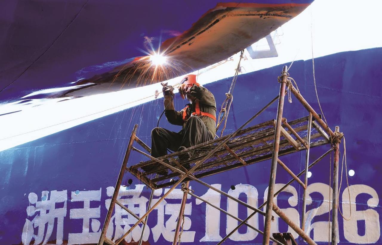 休渔季 修渔船