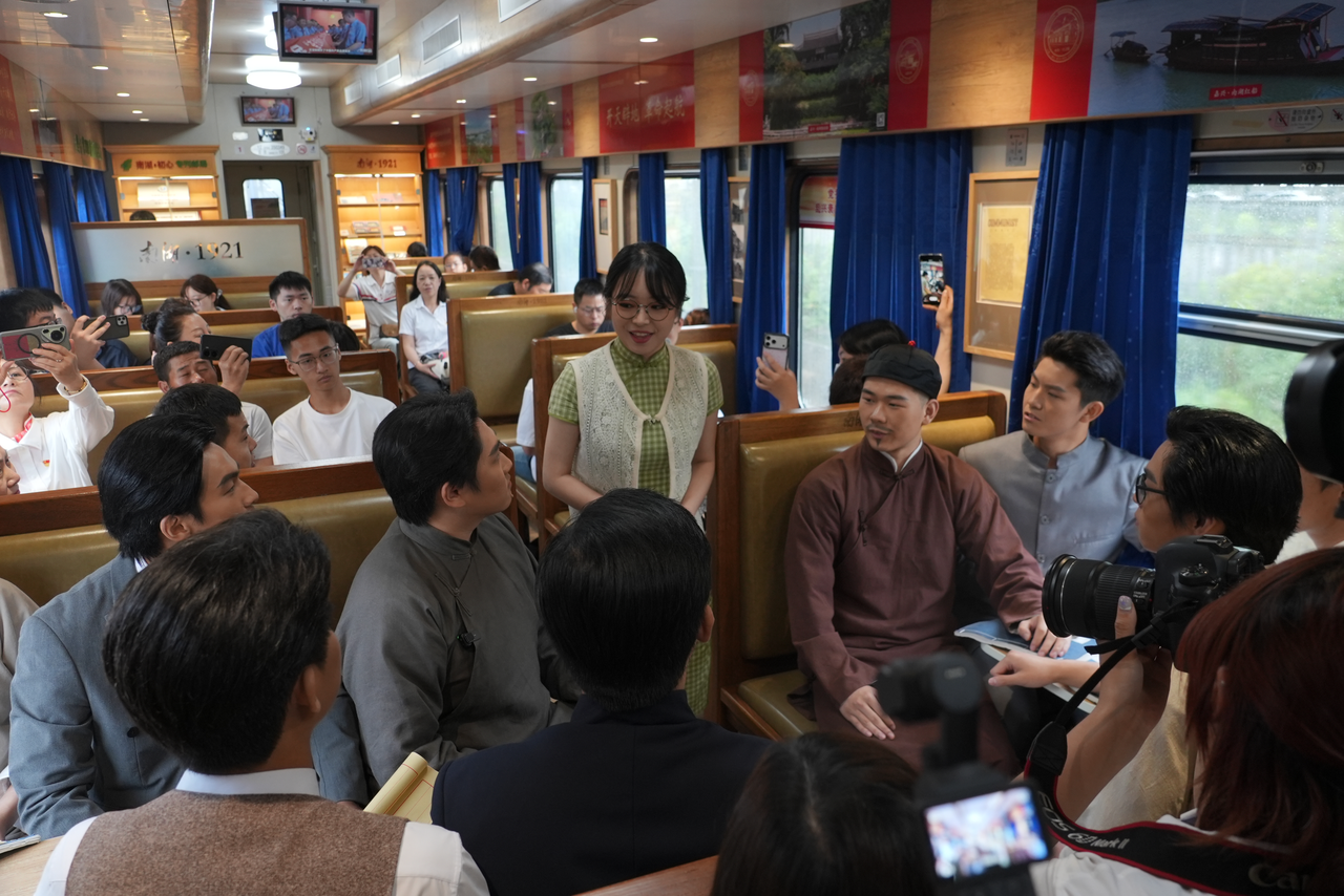沉浸式感悟初心 沪嘉两地党员一起“重走一大路”