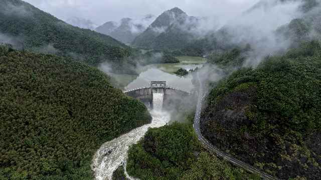 浙南和沿海地区遭遇强降雨