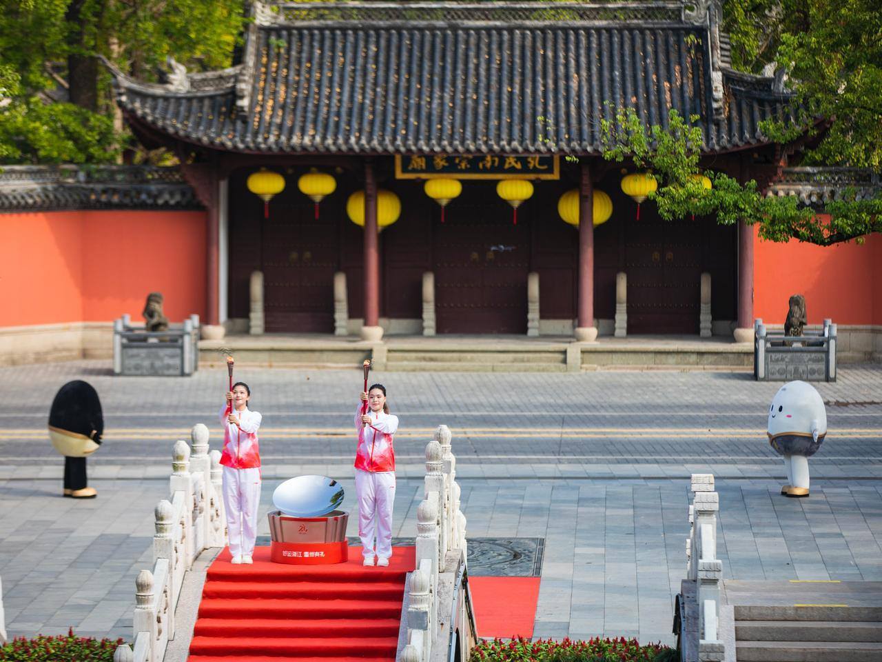 省运会省残运会圣火在南孔圣地点燃