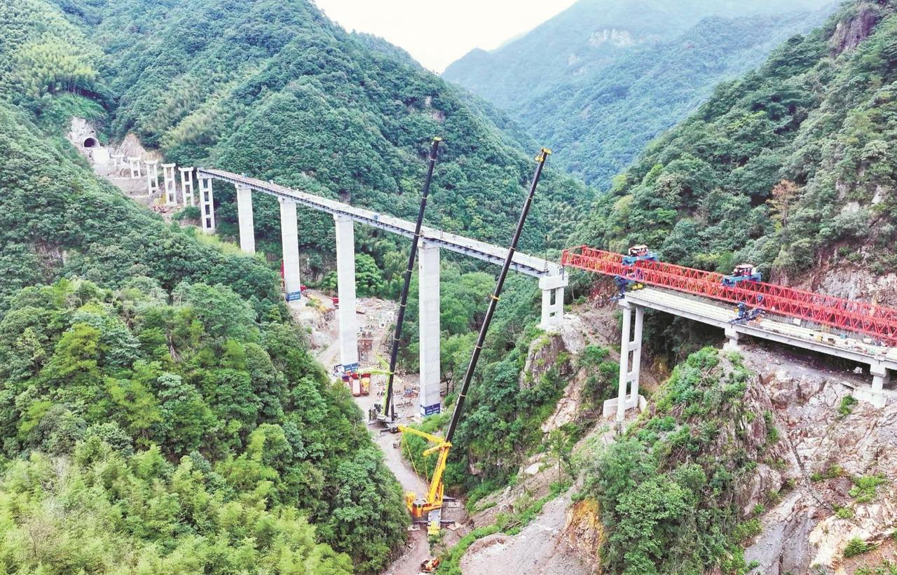 攻坚克难架梁忙