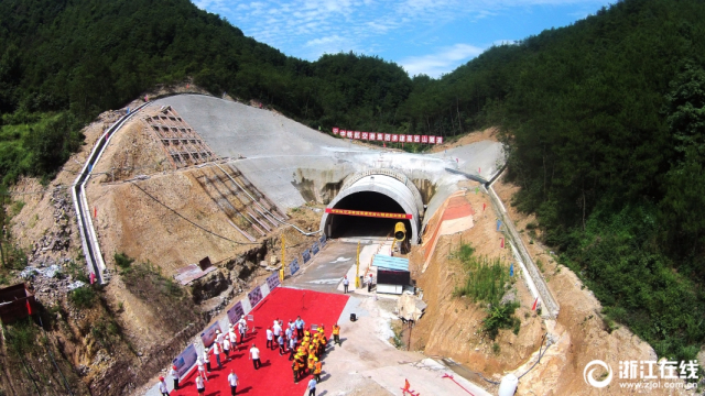 义乌东萧公路首个隧道正式贯通