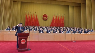 浙江省十三届人大二次会议  举行宪法宣誓仪式