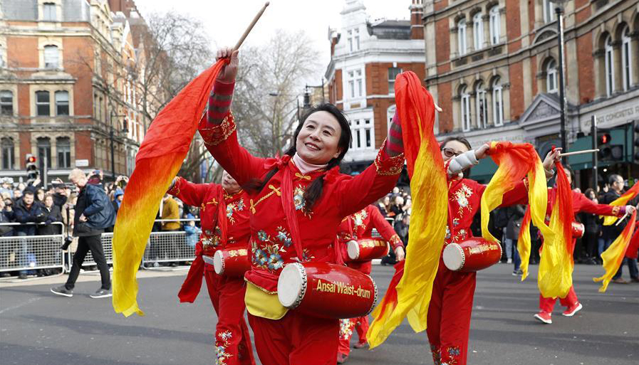 伦敦举行新春巡游庆祝中国农历新年
