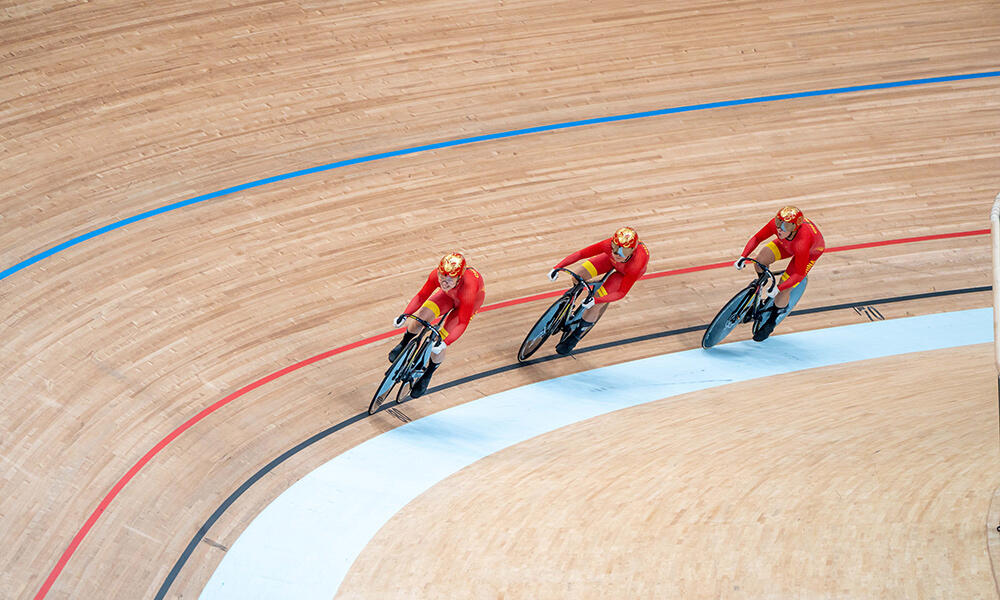 场地自行车开赛首日 中国队男女组双双打破亚运会纪录