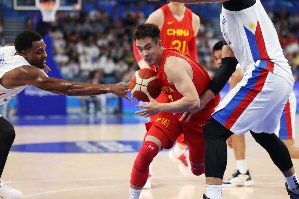 中国男篮76-77不敌菲律宾男篮无缘决赛