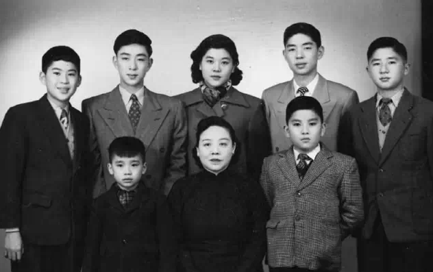 1949年底,白崇禧将军的夫人马佩璋带孩子从大陆撤离到香港,白崇禧当时