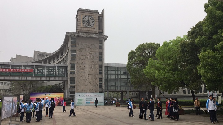 地点:源清中学校门口