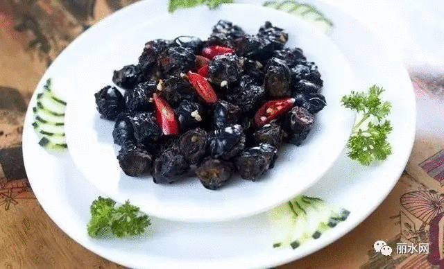 炎炎夏日 知了又上丽水人餐桌了 150元一斤还供不应求!