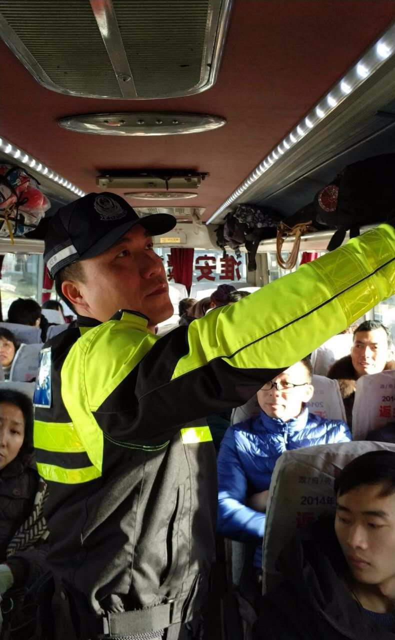 宁波交警的除夕夜故事 阖家欢乐的背后有他们的坚守