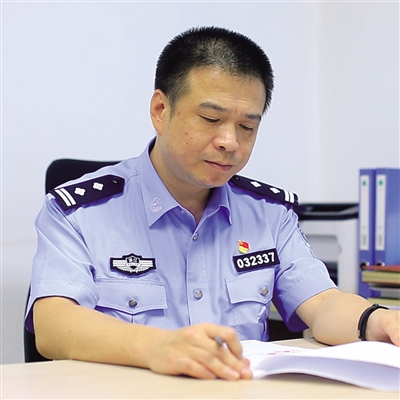 派出所所长值班时突发脑溢血幸被及时送医看看他的24小时