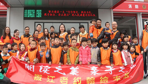 台州椒江：百余名师生进红门 赠锦旗致谢“最可爱的人”