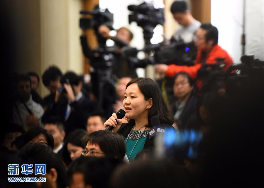 （两会）（8）十二届全国人大五次会议举行新闻发布会